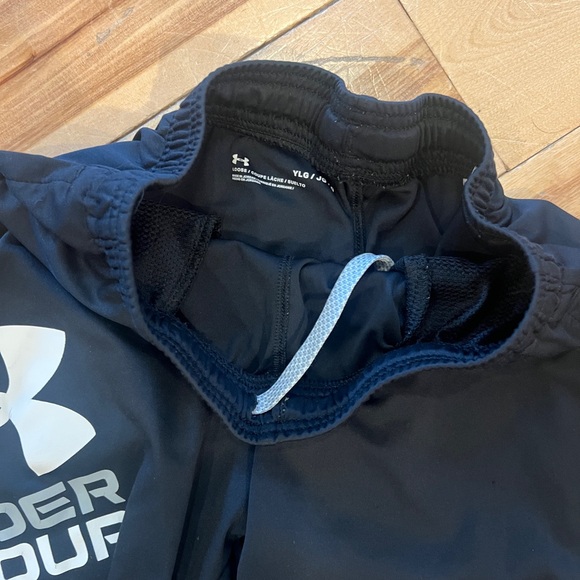 Under Armour Lot of three boys youth large/xl - Picture 7 of 7